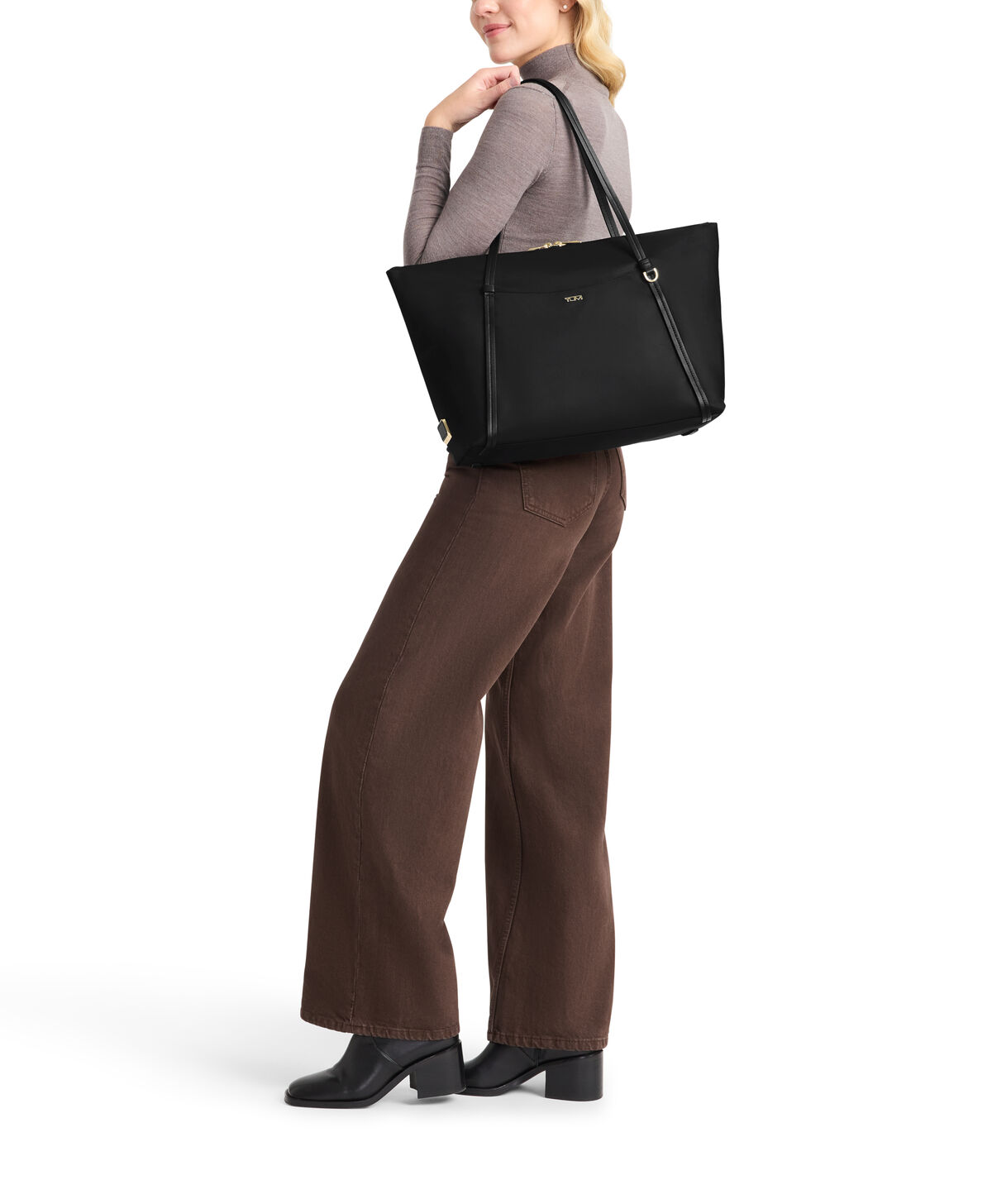 VOYAGEUR Tote Q