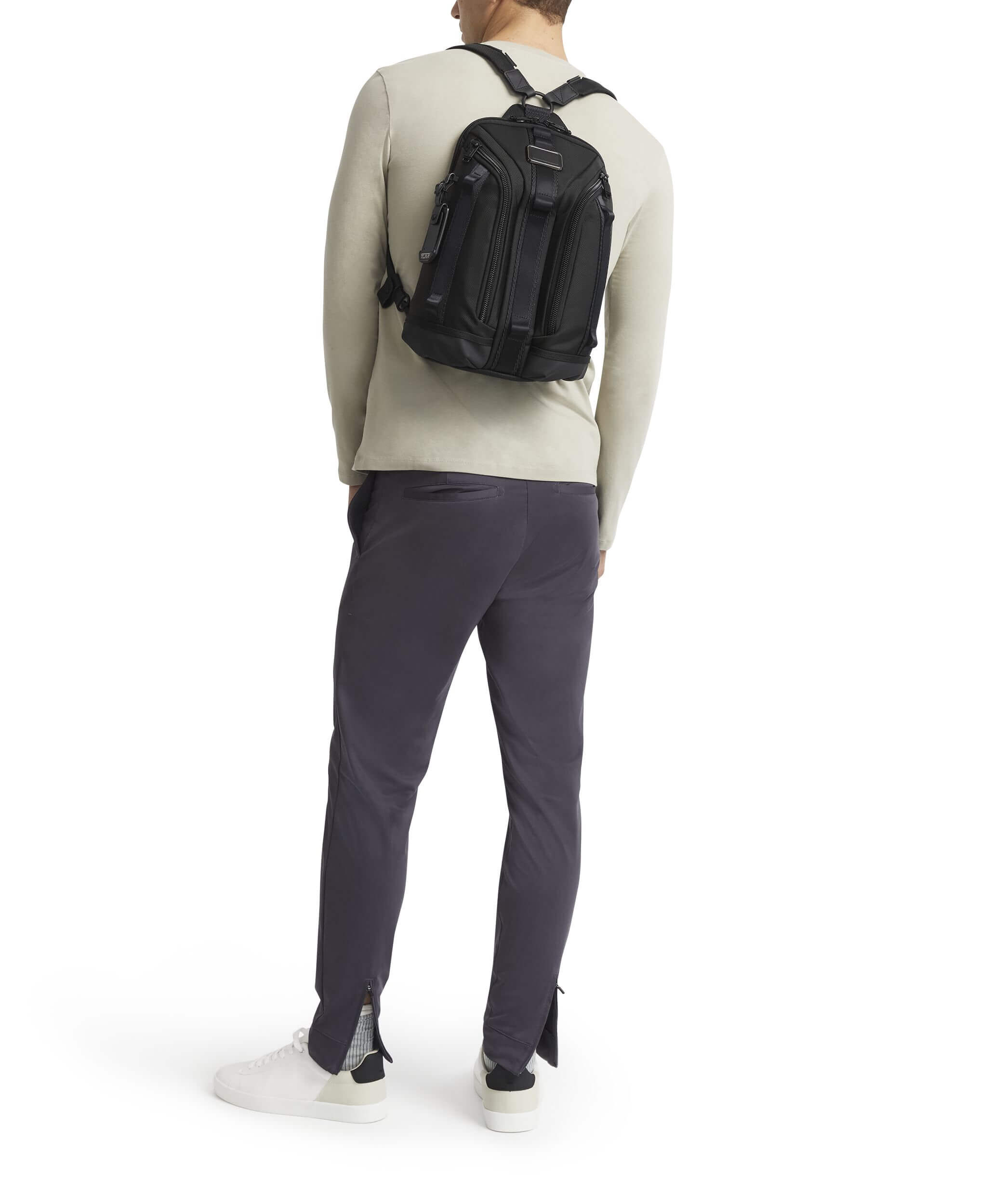 Alpha Bravo Knight Sling Black | TUMI Switzerland
